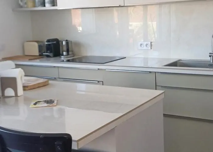 Appartement Lumineux Avec Terrasse, Proche Centre
