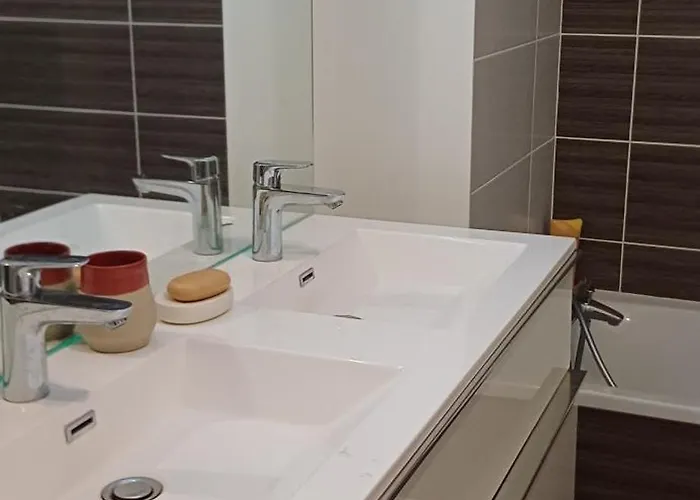 Appartement Lumineux Avec Terrasse, Proche Centre